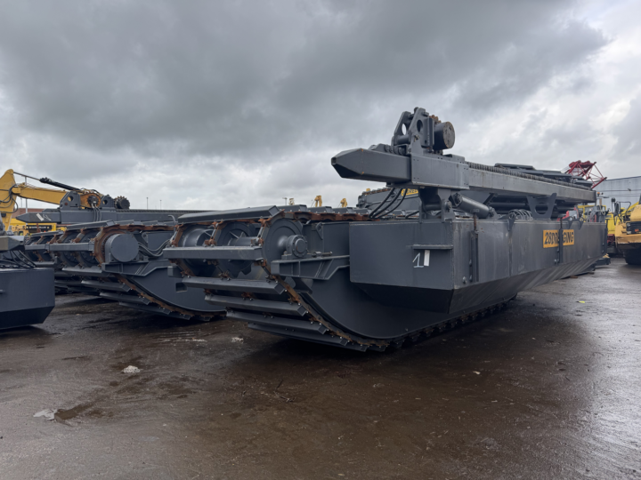 28 dredging dredg 20 met side pontoon amphibious excavator 2